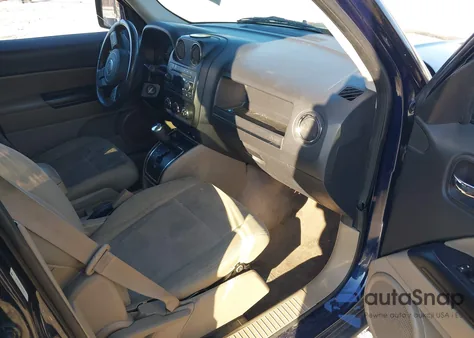 2013 Jeep Patriot Latitude z USA, uszkodzony, nr VIN 1C4NJPFB2DD213728